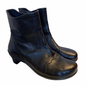 Aravon ankle boots